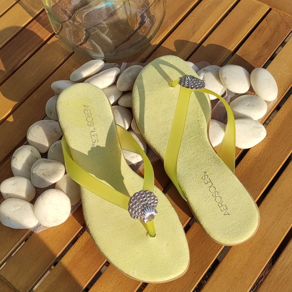 Aerosoles flip flops 6.5